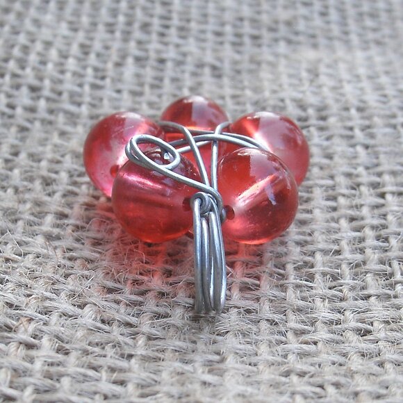 Handmade Red Resin Beads Star Flower Pentacle Pendant - Picture 7 of 8